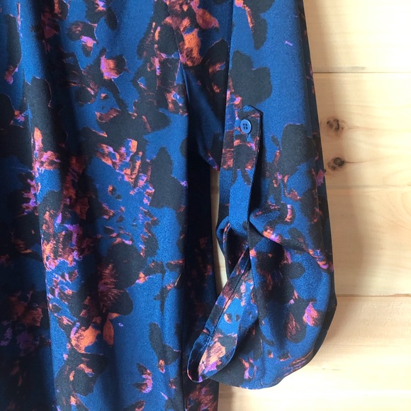 Floral Blouse 🌸 - Picture 2 of 6